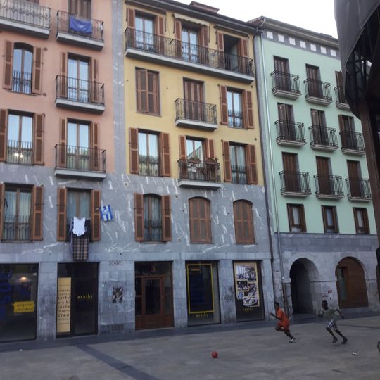 Casa Plaza Berri 3