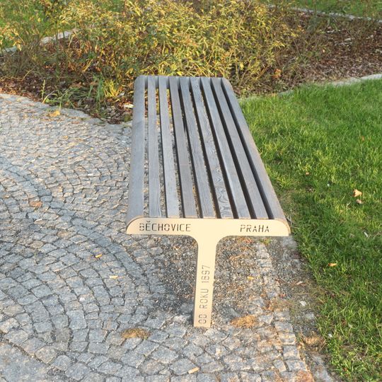 Lavička připomínající běh Běchovice - Praha