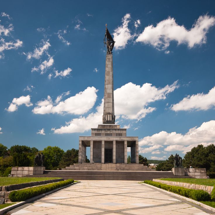 Monumento Slavín