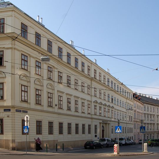 Miethaus, Großer Bernardhof