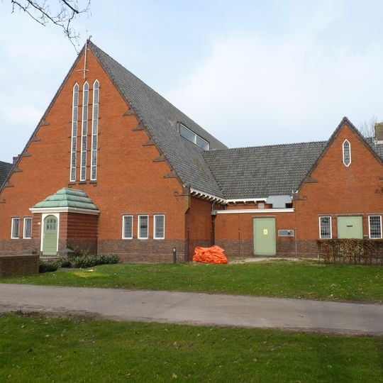 Pompgebouw in een stijl verwant aan de Delftse School