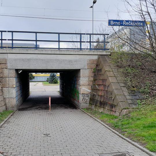 Železniční most přes chodník u řečkovického nádraží