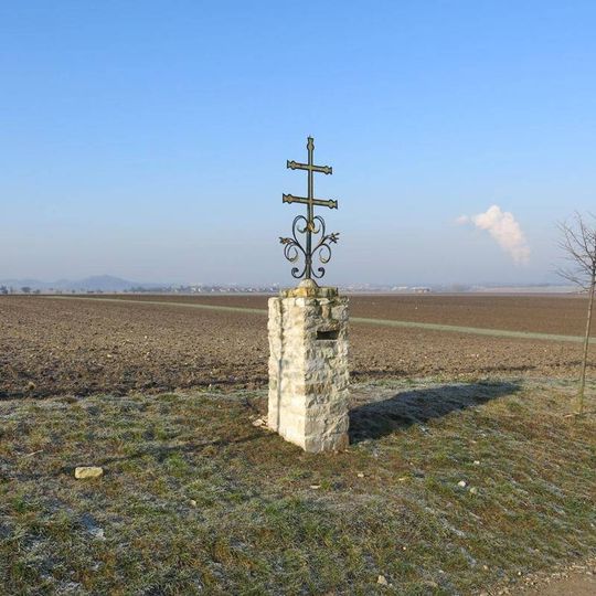 Kříž u polní cesty západně od Slavětína