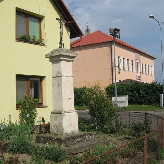 Boží muka naproti kostelu sv. Františka v Kováni