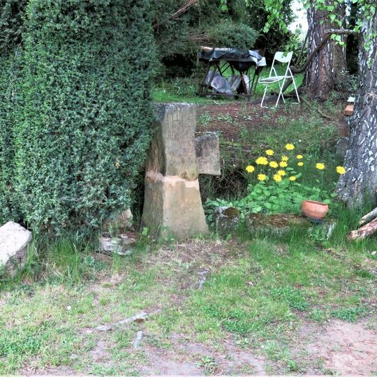 Smírčí kříž u domu 5 ve Velenicích