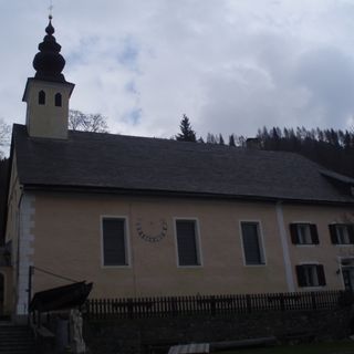 Kath. Pfarrkirche hl. Ulrich mit Pfarrhof und Friedhof