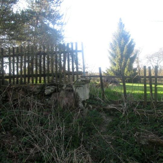 Kříž v plotě ve Vojtěšíně