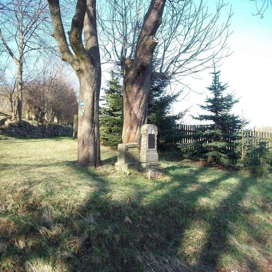 Kříž západně od Branišova