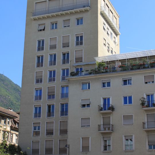 Plattner-Hochhaus am Universitätsplatz