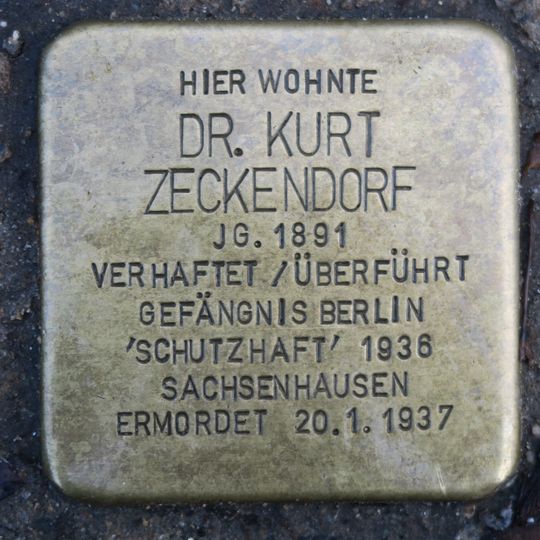 Stolperstein en memoria de Kurt Zeckendorf