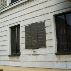 Pamětní deska padlým legionářům na zdi radnice na Karlově náměstí v Kolíně