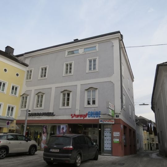 Wohn- und Geschäftshaus