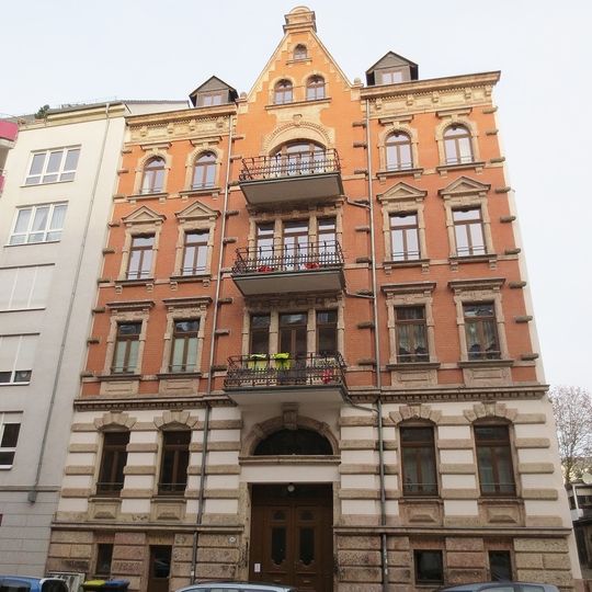 Mietshaus in geschlossener Bebauung konzipiert Rudolf-Breitscheid-Straße 22