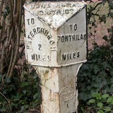 Milepost, 45m S jcn B4348