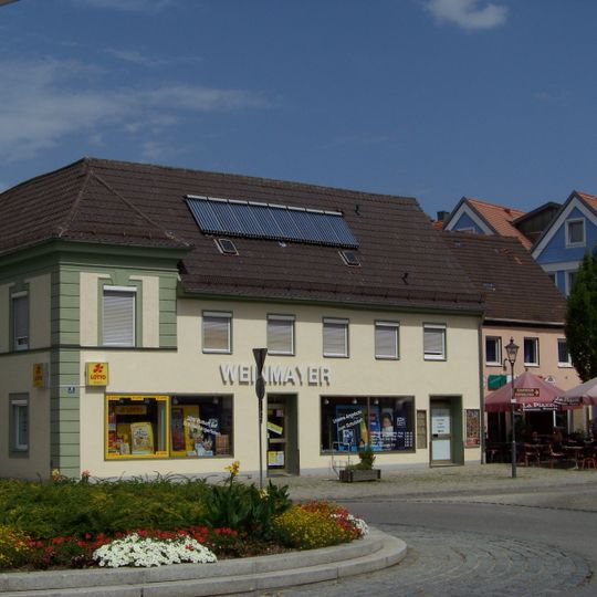 Wohn- und Geschäftshaus