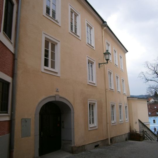 Bürgerhaus mit Teil der inneren Stadtmauer und Zwinger