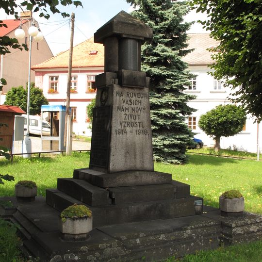 Pomník padlým v první světové válce na Tyršově náměstí v Divišově