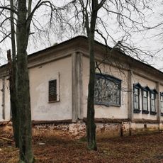 Школа, в которой учились Герои Советского Союза М.С. Борисов (1904-1944), В.А. Киселев (1915-1950), А.Ф. Мошин (1917-1943) (Станки)