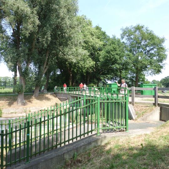 Damsluis bij de Roffelaarskade, Schapenbruggetje