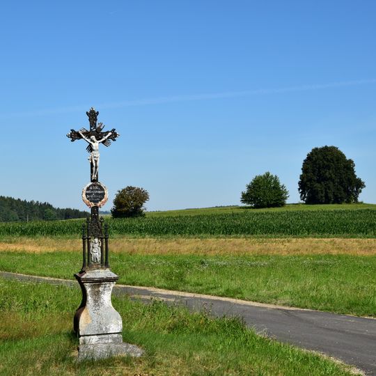 Kříž východně od Psárova u rozcestí