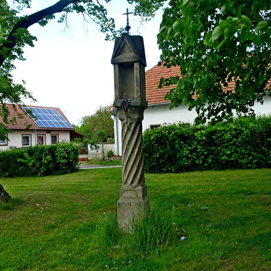 Boží muka u kostela