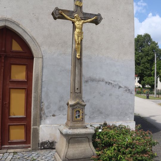 Kříž u kaple sv. Františka z Assisi v Louce