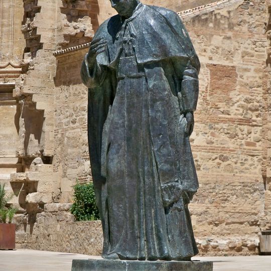 Monumento al cardenal Herrera Oria