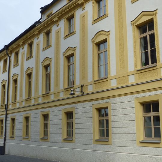 Ehemals Chorherren-Stiftsgebäude, jetzt Stadtverwaltung
