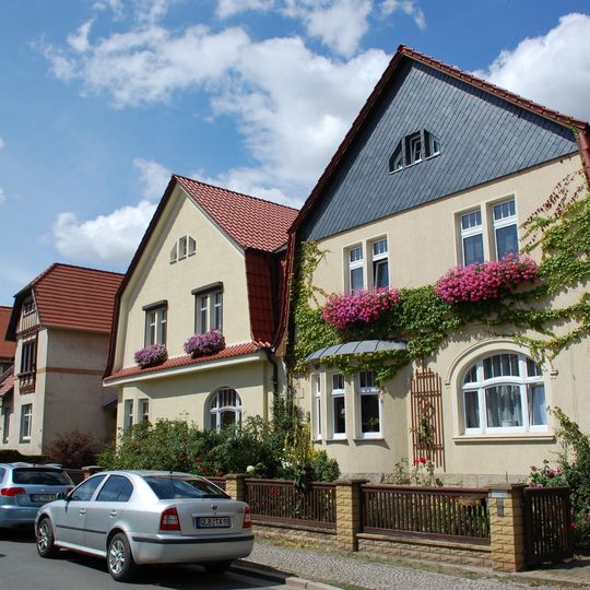 Am heiligen Brunnen 1, 2, 5–7, Bosseplatz, Bossestraße 1–15, Brechtstraße 1–9, Julius-Wolff-Straße 1–6, Lindenstraße 2–4