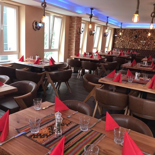 Troja Cafe & Restaurant