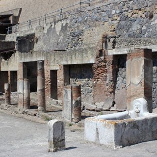 Fountain of Hercules (Herculaneum)