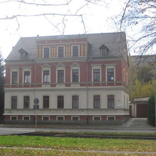 Frei stehendes Wohnhaus Adelsbergstraße 94a
