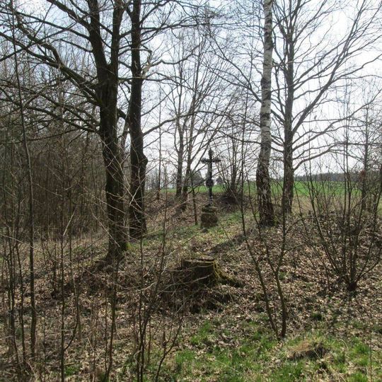 Kříž u Dráchova na rozcestí polních cest