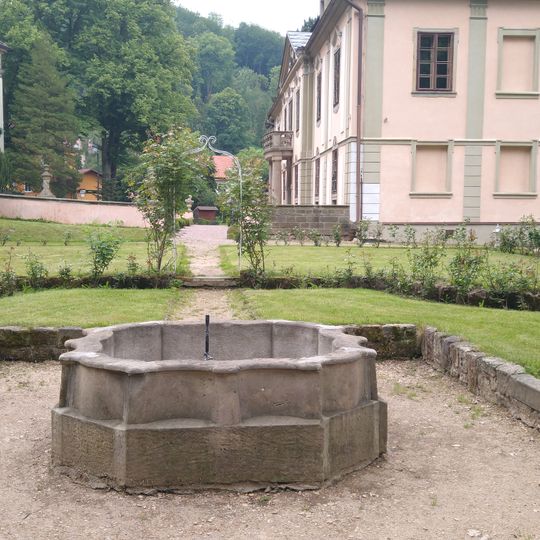 Kašna v zámecké zahradě v Potštejně