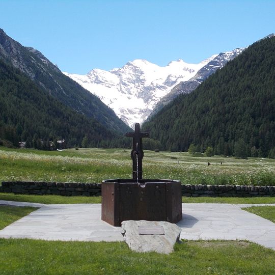 Wrought iron fountain dedicated to Dr. Grappein