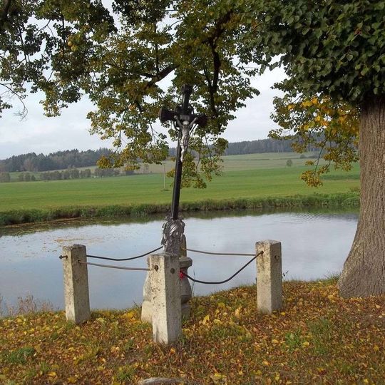 Kříž západně od Mostečného