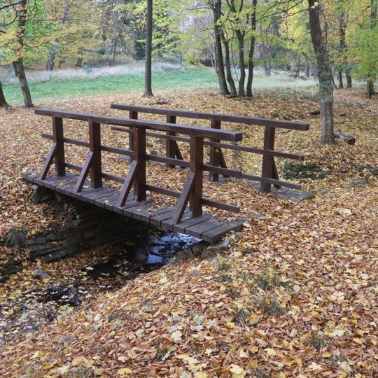 Lávka přes Jinošovský potok v jinošovské oboře