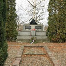 Pomník padlým na návsi ve Výškově