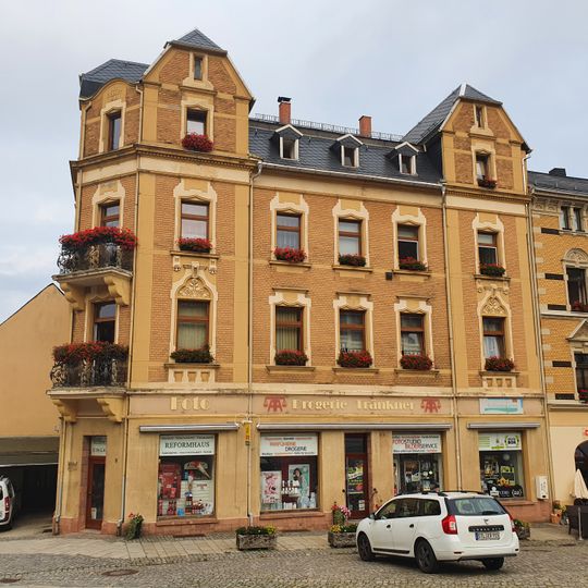 Mietshaus in Ecklage und in halboffener Bebauung Hauptmarkt 8