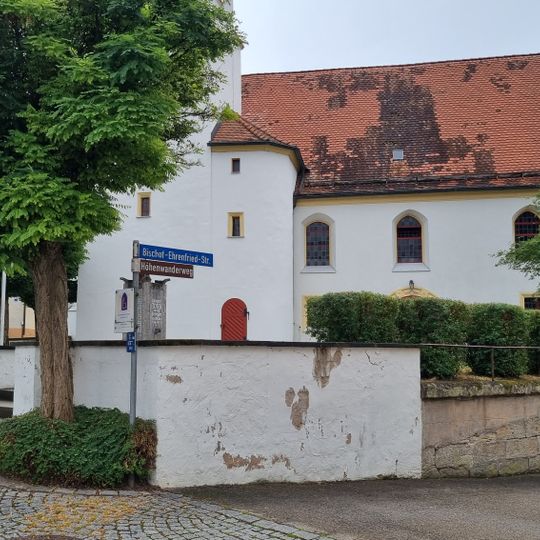 Friedhofsmauer Bischof-Ehrenfried-Straße; Nähe Marktplatz in Absberg