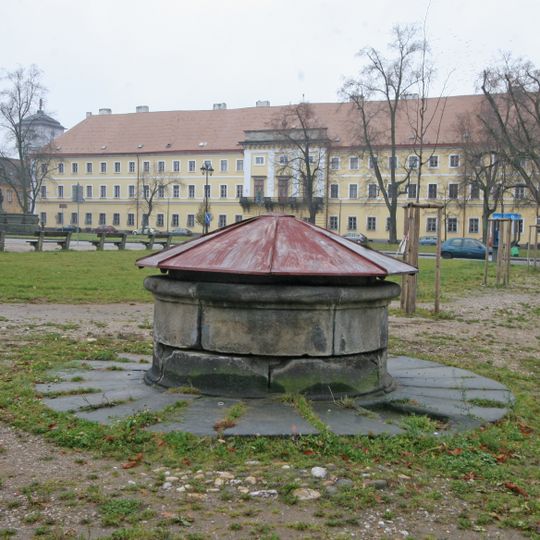 Čtyři studny na Masarykově náměstí - studna u čp. 29