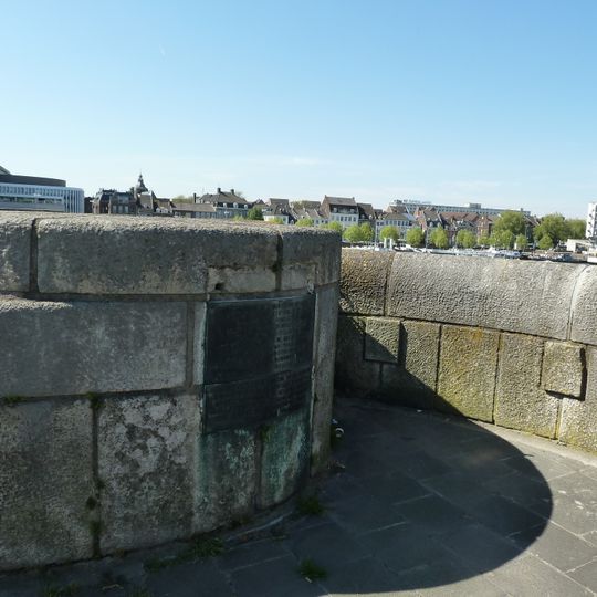 Monument op de Wilhelminabrug