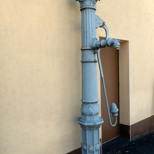 Gusseiserner Pumpbrunnen