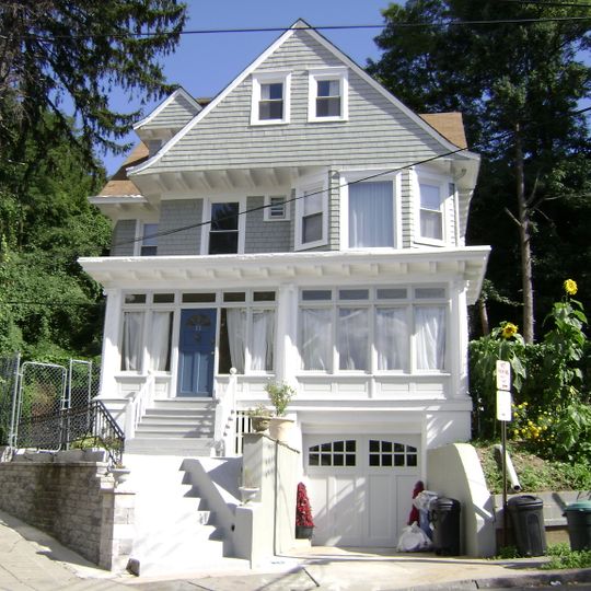 Halcyon Place Historic District