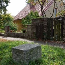 Torzo kříže v Aleji Míru