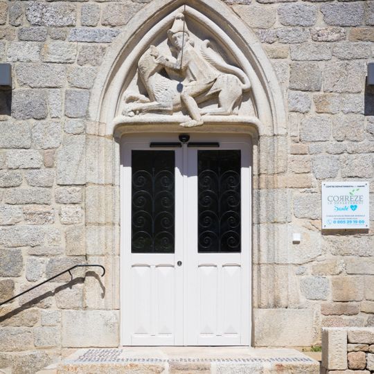 Porte provenant des ruines du château de Ventadour