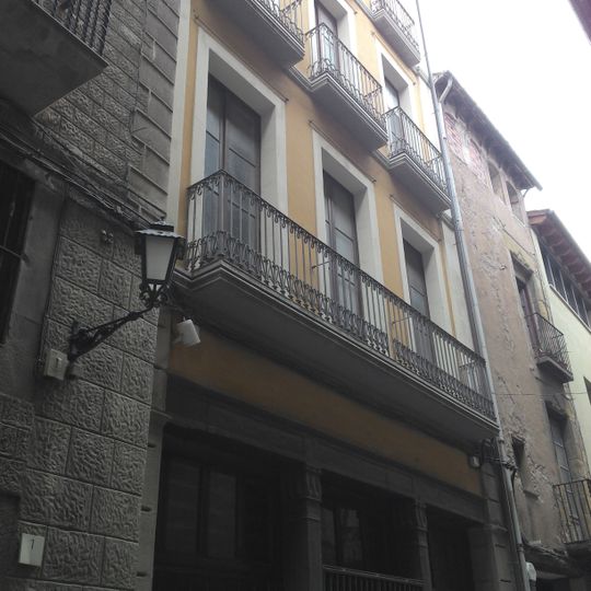 Building in carrer de la Riera, 3