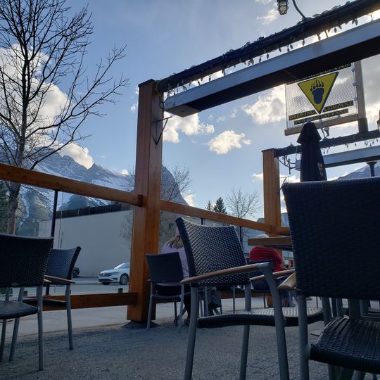 The Grizzly Paw Pub