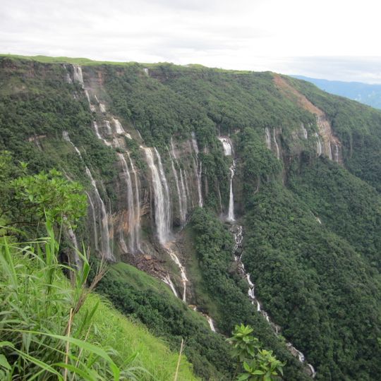 Nohsngithiang Falls