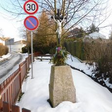 Kříž v Babicích v ulici Pod Lomem